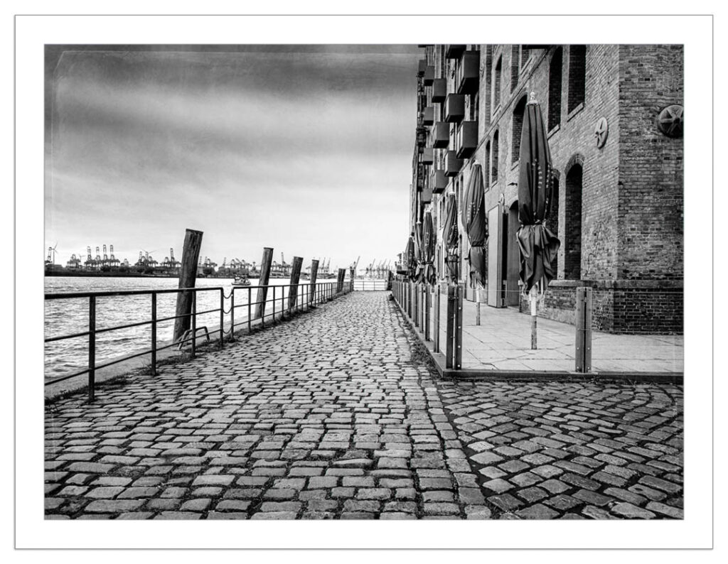 FineArt-Print of a building near Hamburg fish market.